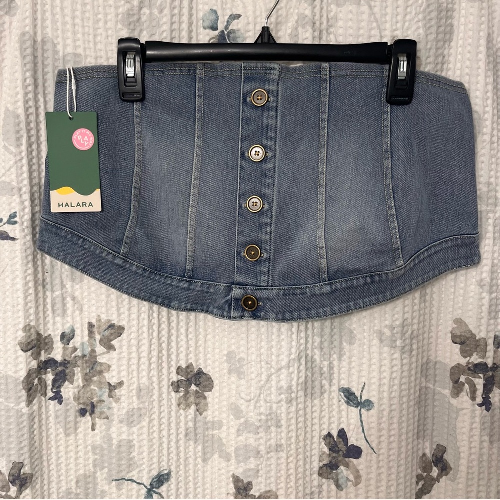 HALARA Denim Button-Front Strapless Crop Top in Light Wash Blue
